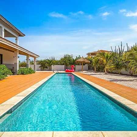 Luxurious Ocean View Getaway Vila